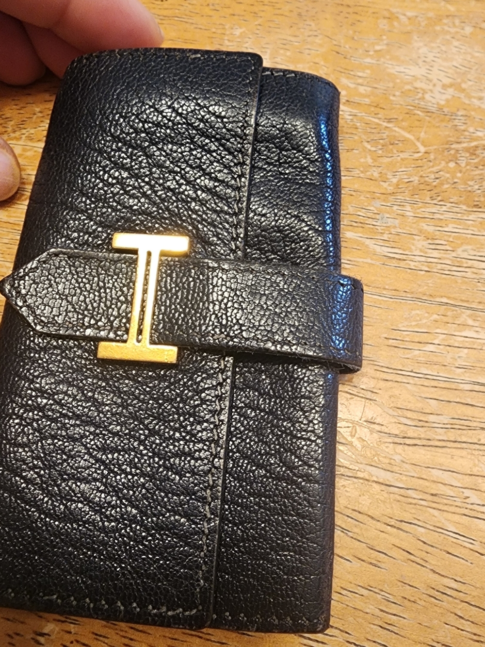 authentic Hermès Bearn Key Holder (also referred to as a key case or key ring)
